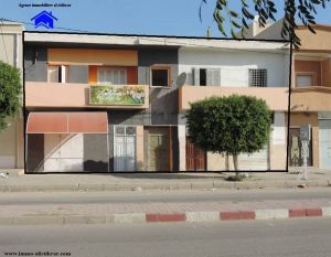 0630 -للبيع بالقيروان المنصورة مبنى على الطريق الرئيسي