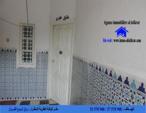 0757- للبيع بالقيروان الصحبي 2 قرب مغازة البركة طابق علوي مساحتها 80 م م
